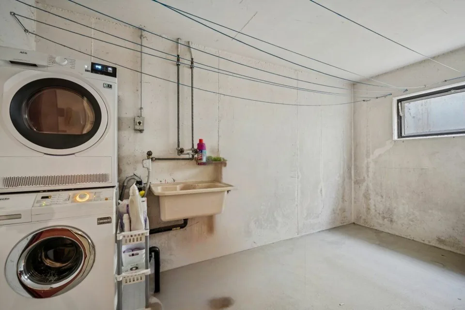 2-Family House – photo 18 of 29