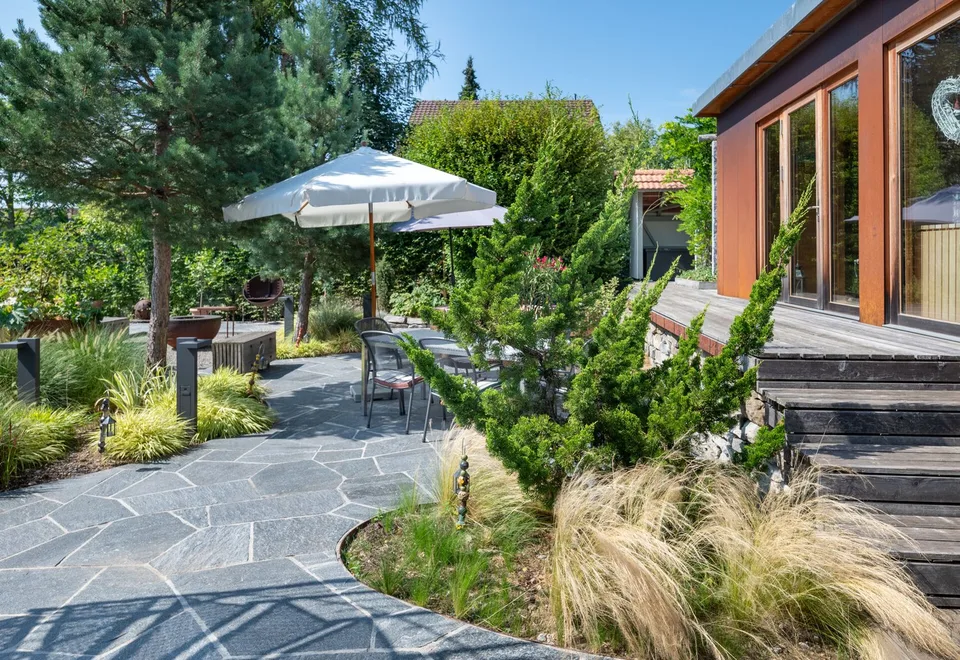 Traumhaus mit Pool und Gartenoase