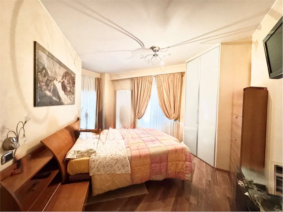 Capannone, Apartment und Showroom in Porlezza zum Verkauf