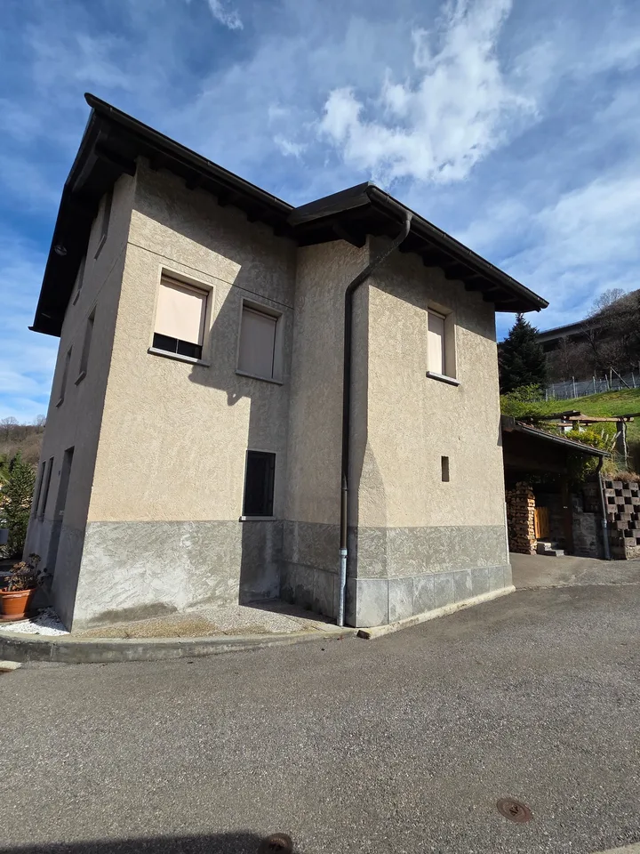 Einfamilienhaus mit 4.5 Zimmern in Cadenazzo mit Panoramablick