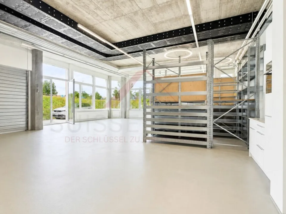 Spazio commerciale con futuro - 160 m² in un edificio moderno a Buchrain