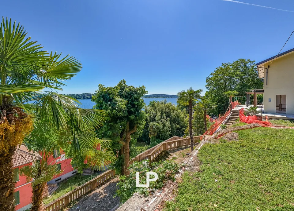 Villa Ambra in Meina mit Panoramablick auf den Lago Maggiore