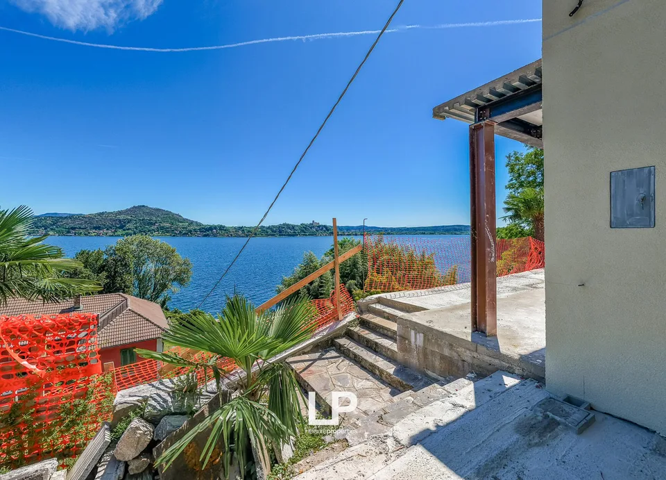 Villa Ambra in Meina mit Panoramablick auf den Lago Maggiore