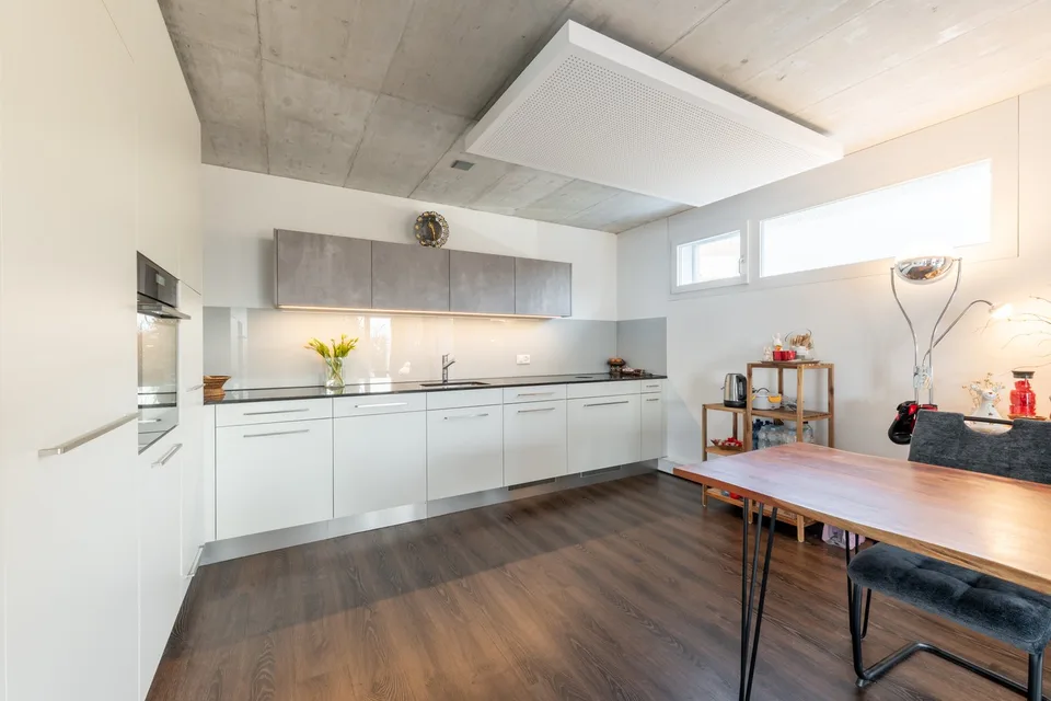 Modernes Design-Haus mit Loft-Pavillon und Pool