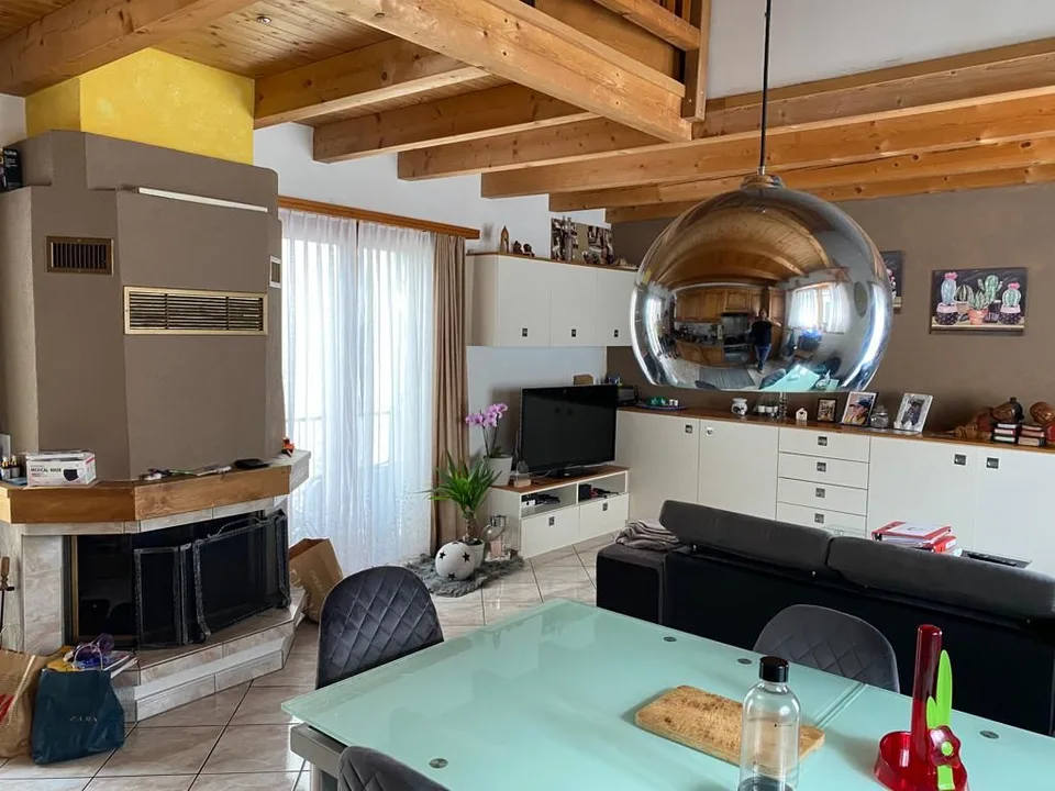 Charmantes 5,5-Zimmer-Duplex im historischen Dorfkern von Losone – mit privatem Parkplatz