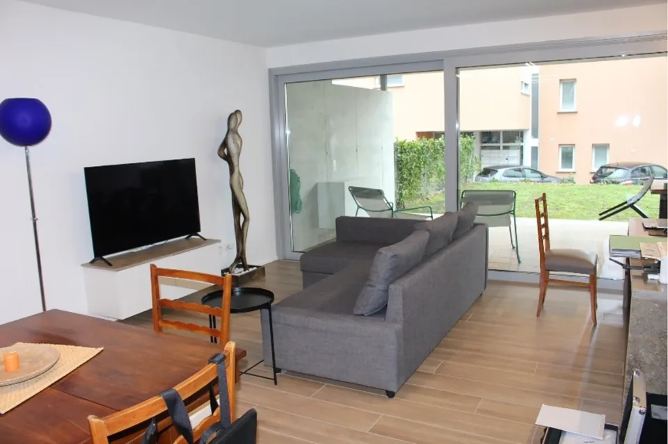 Appartamento 2 ½ locali con grande terrazza coperta e giardino esclusivo – foto 7 di 13