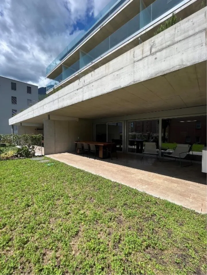 Appartamento 2 ½ locali con grande terrazza coperta e giardino esclusivo