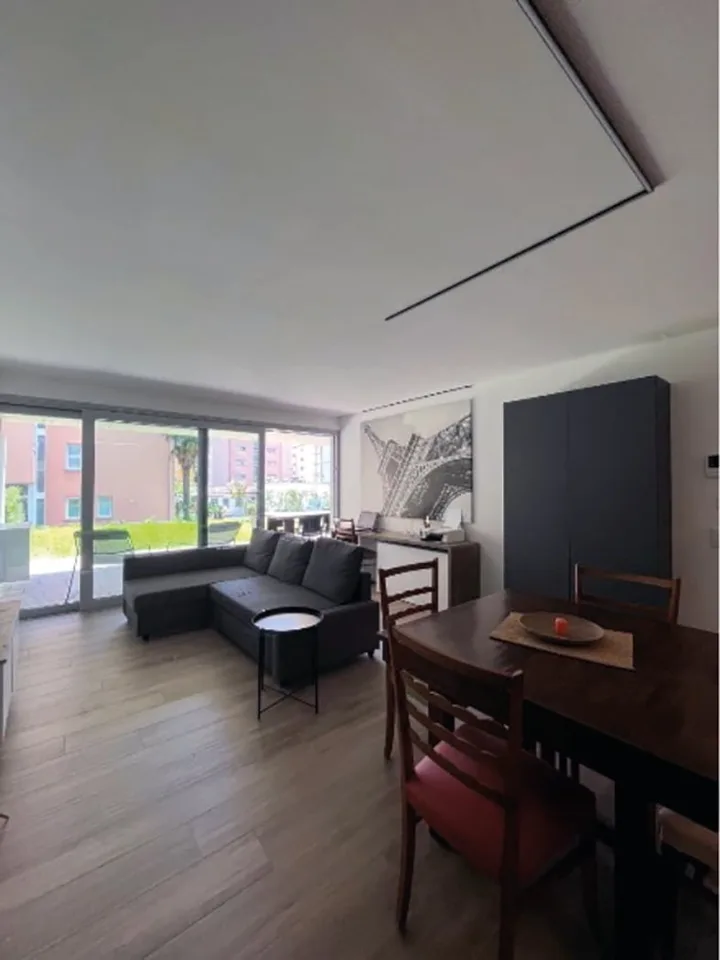 Appartamento 2 ½ locali con grande terrazza coperta e giardino esclusivo – foto 8 di 13