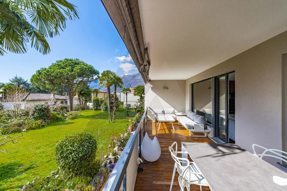 APPARTAMENTO CON MOBILI DI DESIGN INCLUSI, PISCINA E FITNESS