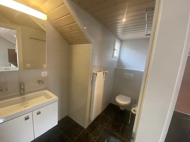 Gewinnbringendes Gebäude in der Nähe von Montreux mit Seeblick – 3 Wohnungen, Gärten, Terrassen – Foto 13 von 16