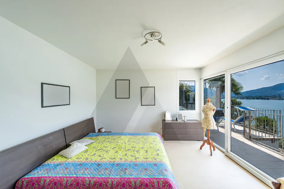 VILLA CON VISTA LAGO E PISCINA ESTERNA – Foto 10 von 13
