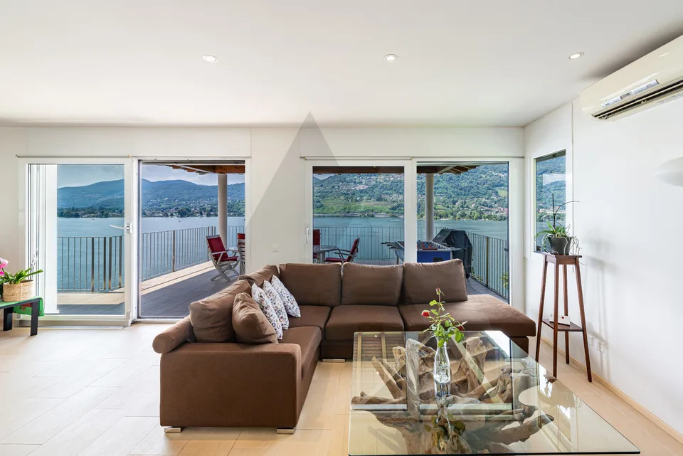 VILLA CON VISTA LAGO E PISCINA ESTERNA – Foto 8 von 13