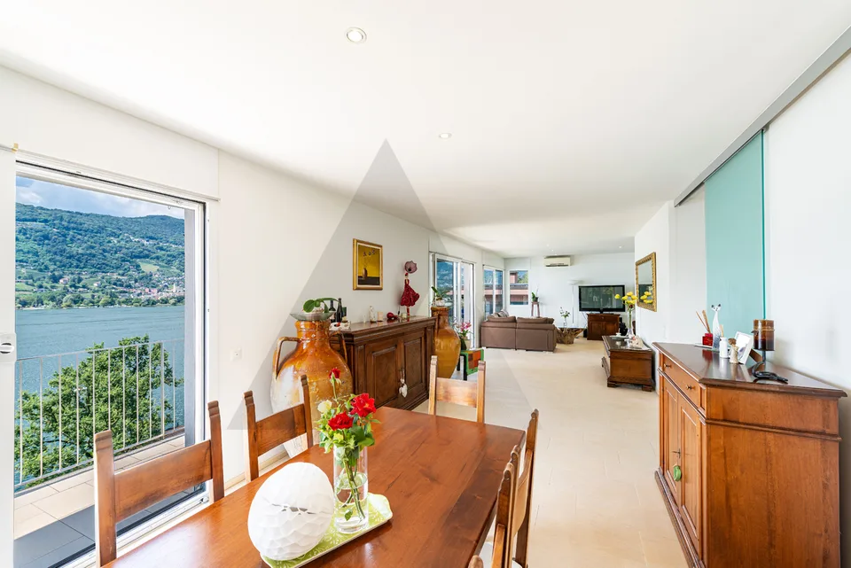 VILLA CON VISTA LAGO E PISCINA ESTERNA – Foto 7 von 13