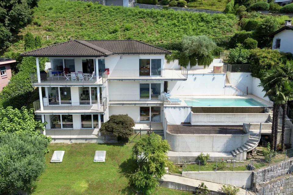 VILLA CON VISTA LAGO E PISCINA ESTERNA – Foto 13 von 13