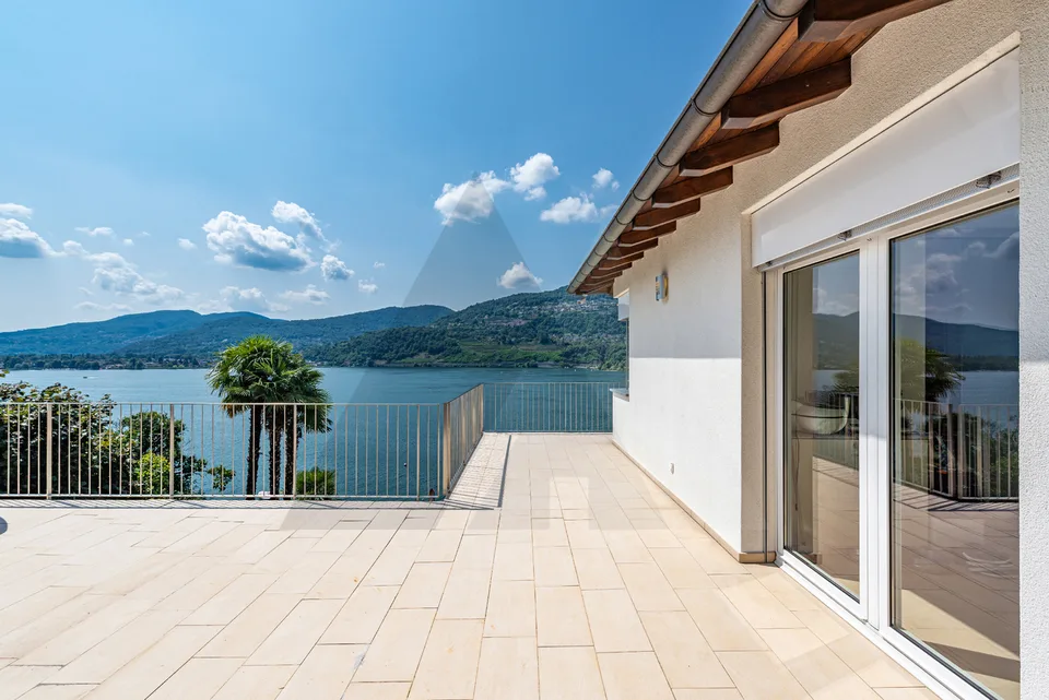 VILLA CON VISTA LAGO E PISCINA ESTERNA – Foto 9 von 13