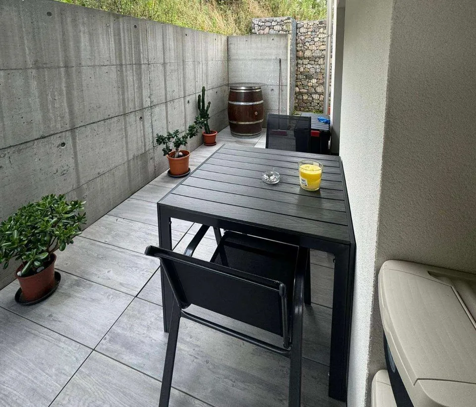 Modernes Apartment in ruhiger und panoramischer Lage