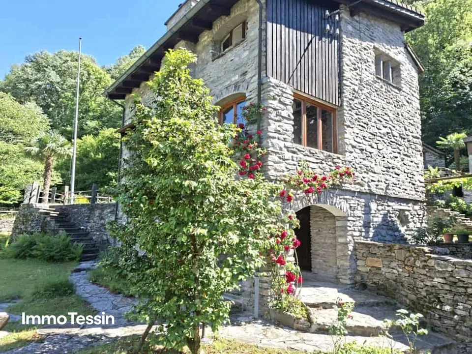 HIGHLIGHT: Charmante & charaktervolle Liegenschaft mit traumhaftem und grossem Garten an dominanter Lage