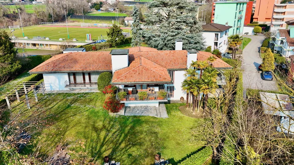 Grande Terreno Edificabile a Vacallo con Vista Aperta sui Dintorni