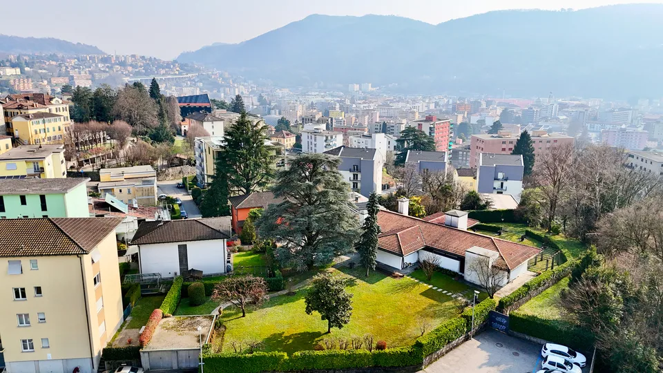 Grande Terreno Edificabile a Vacallo con Vista Aperta sui Dintorni