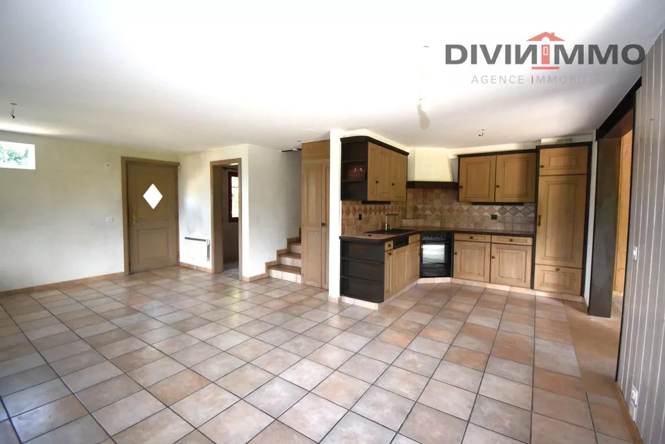 Beautiful house with spa, garage and covered area