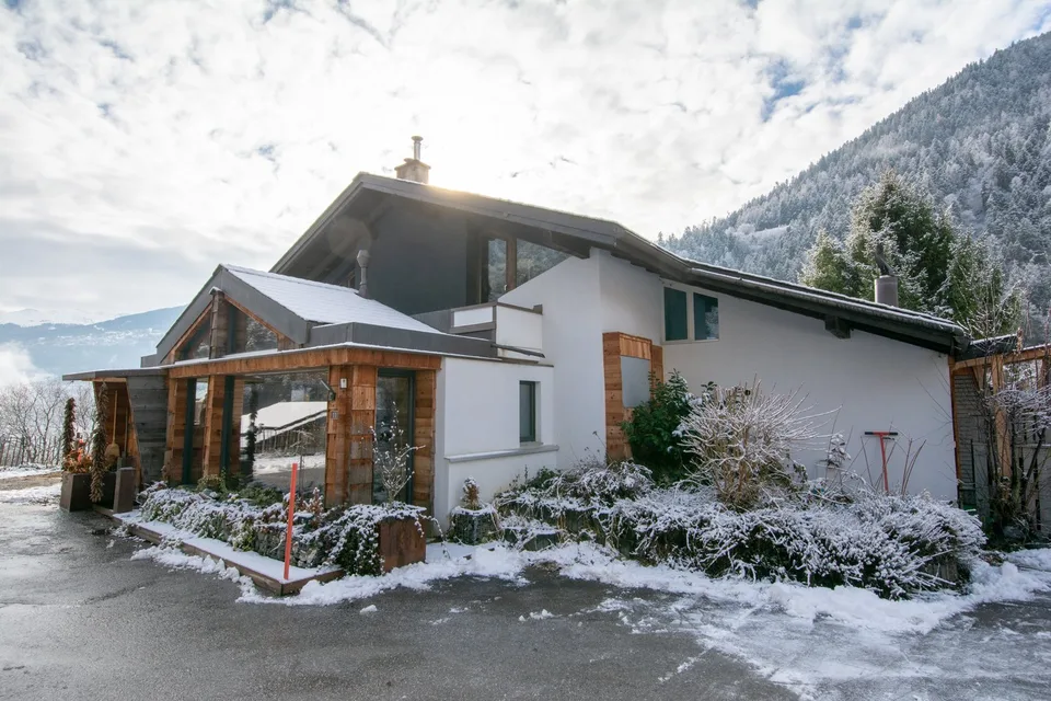 Grand chalet individuel  avec un appartement de 3.5 pièces attenant