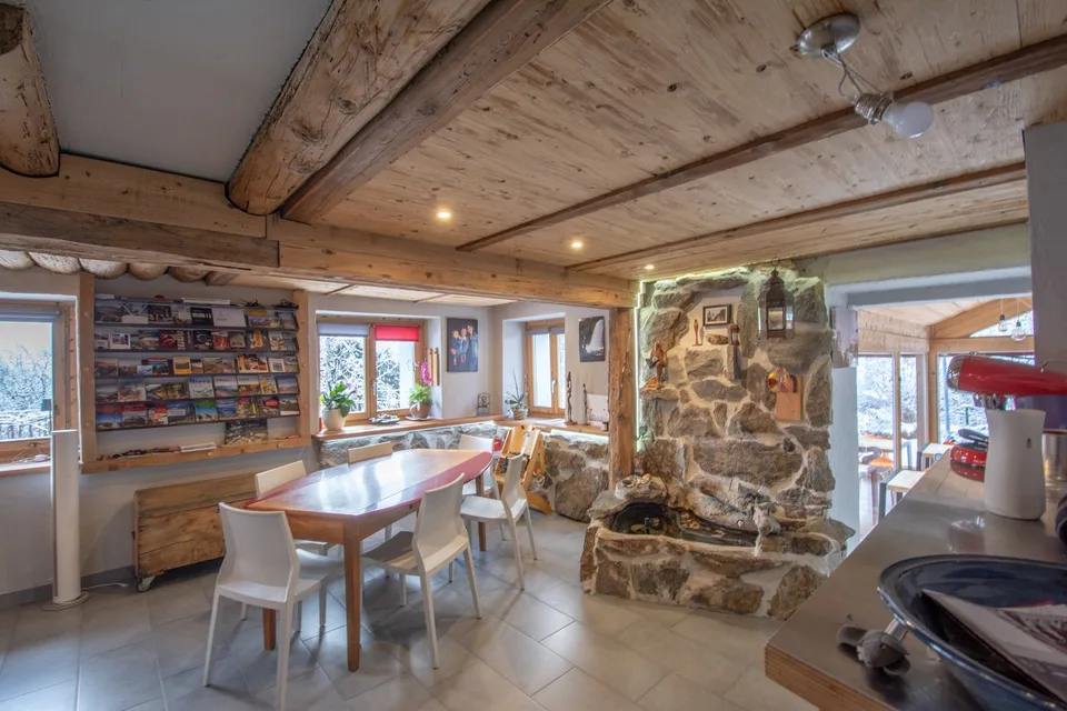 Grand chalet individuel  avec un appartement de 3.5 pièces attenant