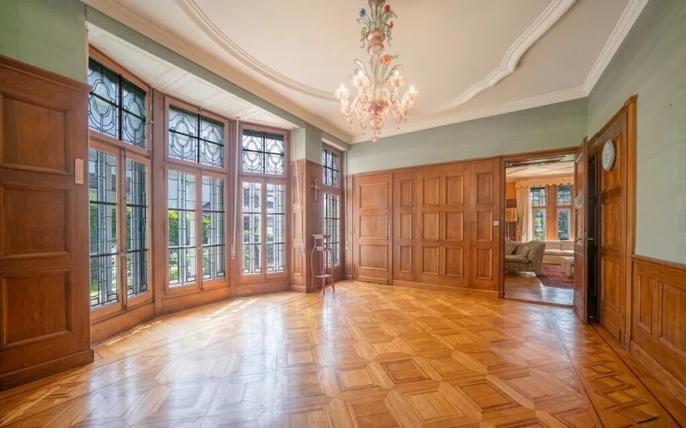 Prästigieuses Herrenhaus mit 9,5 Zimmern