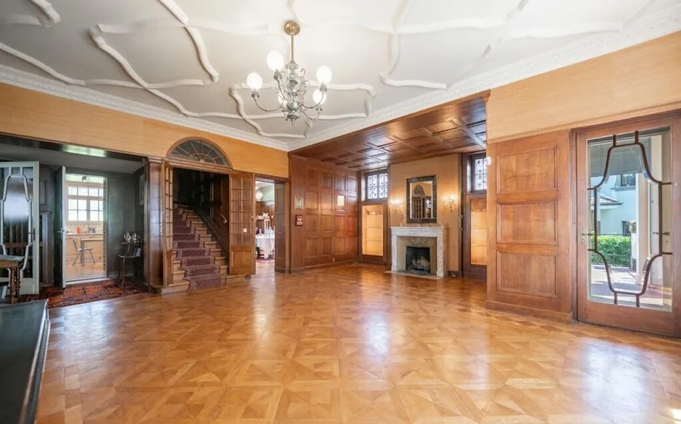 Prästigieuses Herrenhaus mit 9,5 Zimmern