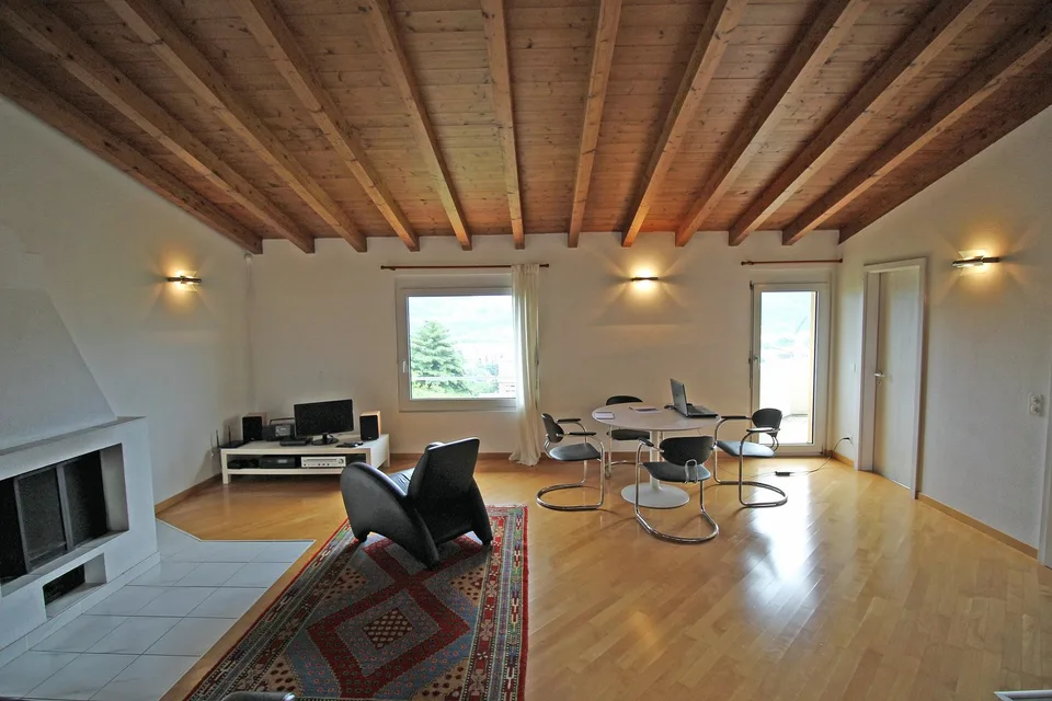 Dachwohnung mit 2,5 Zimmern und Seeblick