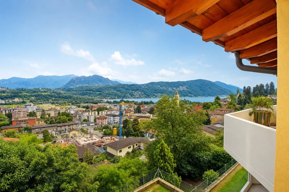 Dachwohnung mit 2,5 Zimmern und Seeblick