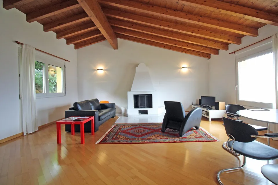 Attico di 2,5 locali con vista lago