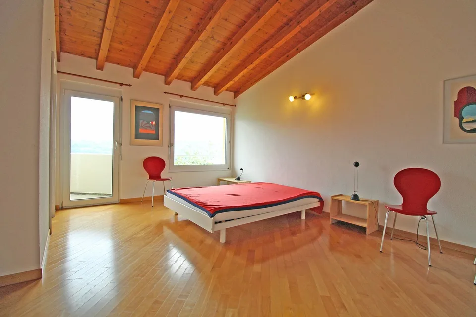 Dachwohnung mit 2,5 Zimmern und Seeblick – Foto 12 von 17