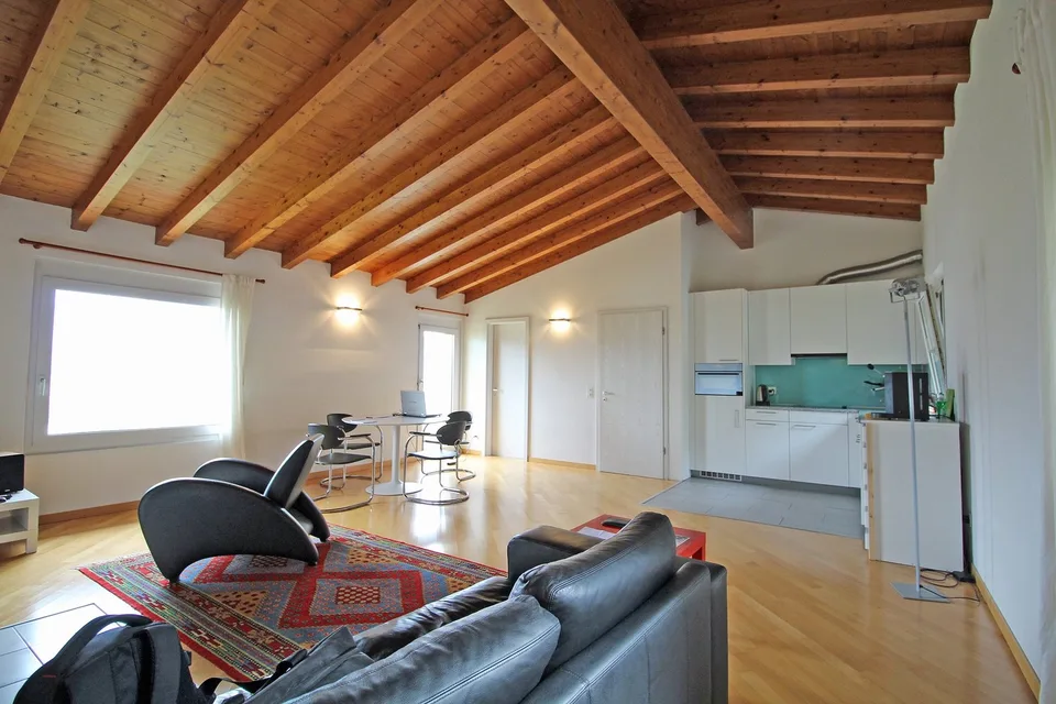 Dachwohnung mit 2,5 Zimmern und Seeblick