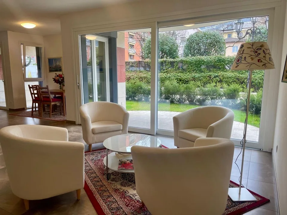 Moderne und helle 2-Zimmer-Wohnung mit Doppelbalkon – Foto 10 von 12