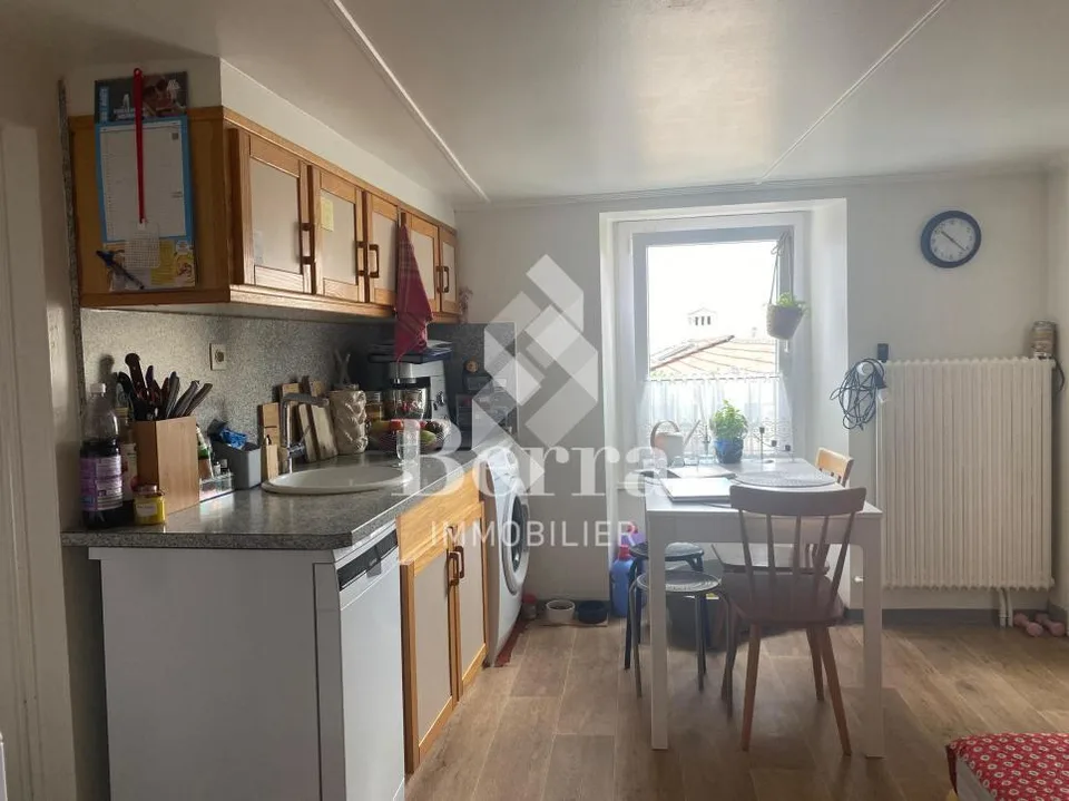 Immeuble mixte avec café-bar et appartements - au coeur du vieux village de Saxon