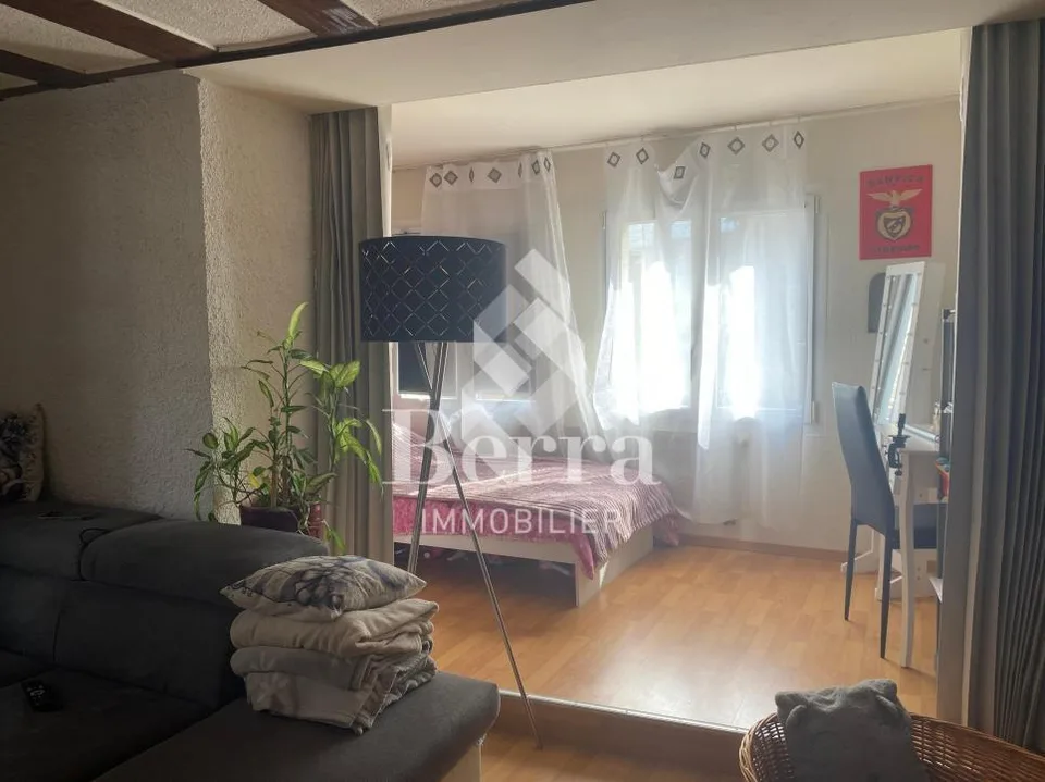 Immeuble mixte avec café-bar et appartements - au coeur du vieux village de Saxon