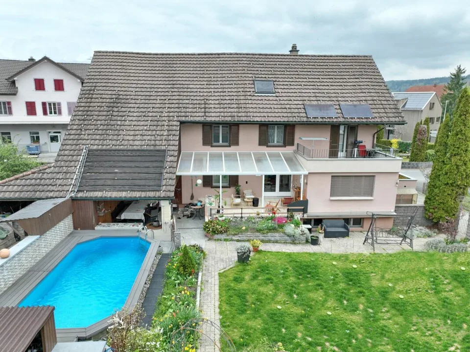 7.5 Zimmer-Einfamilienhaus mit Schwimmbad