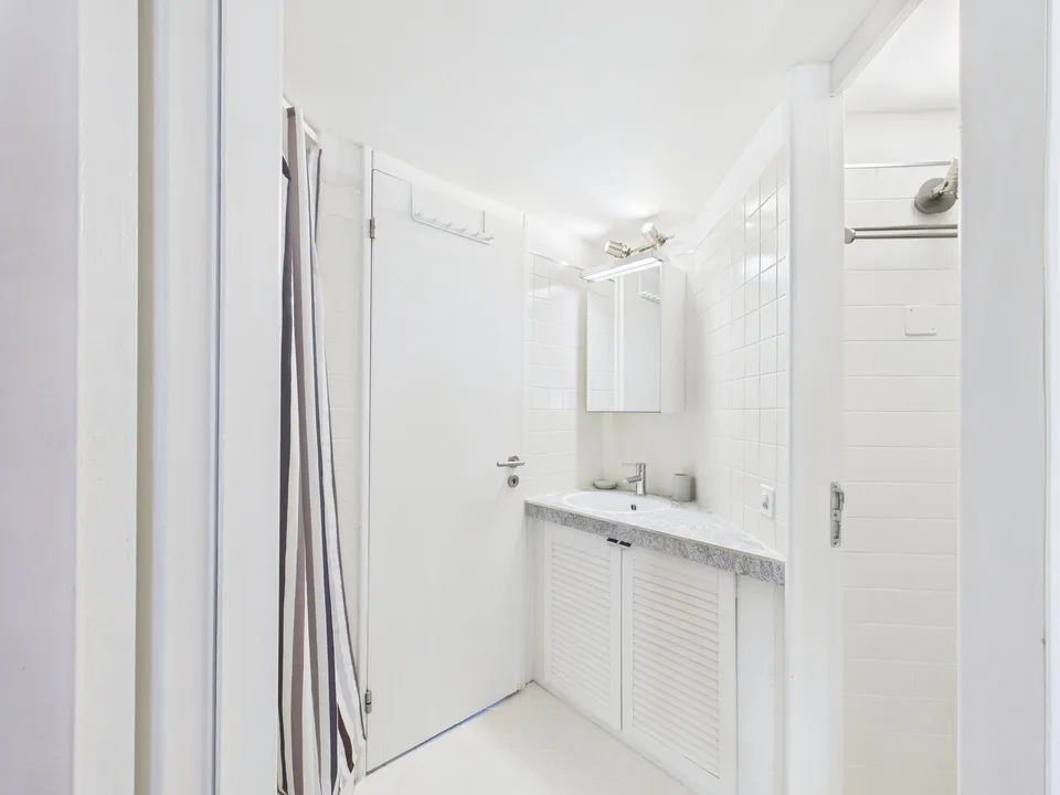 ACCOGLIENTE APPARTAMENTO DI 2,5 LOCALI CON BALCONE E VISTA APERTA-ZWEITWOHNSITZ – Foto 15 von 24
