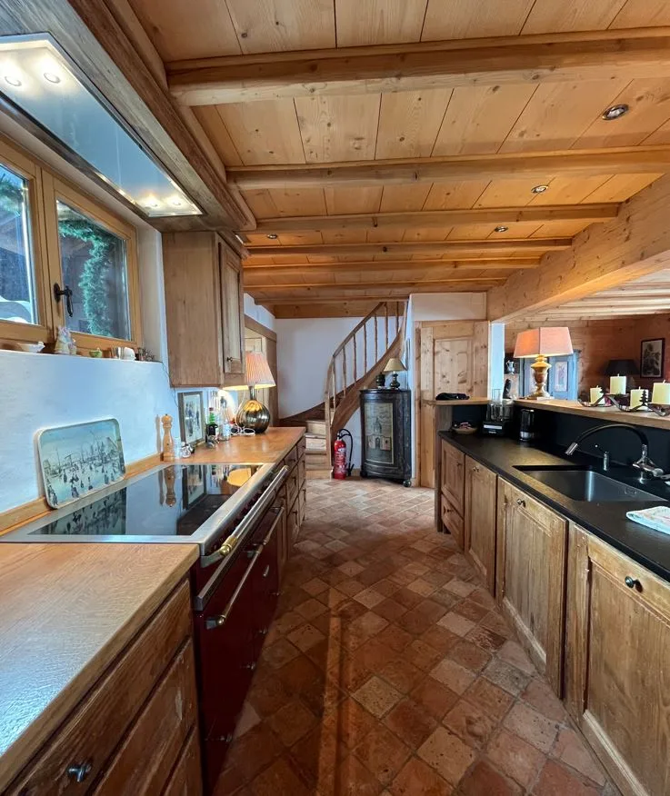 Spacious chalet close to Les Esserts