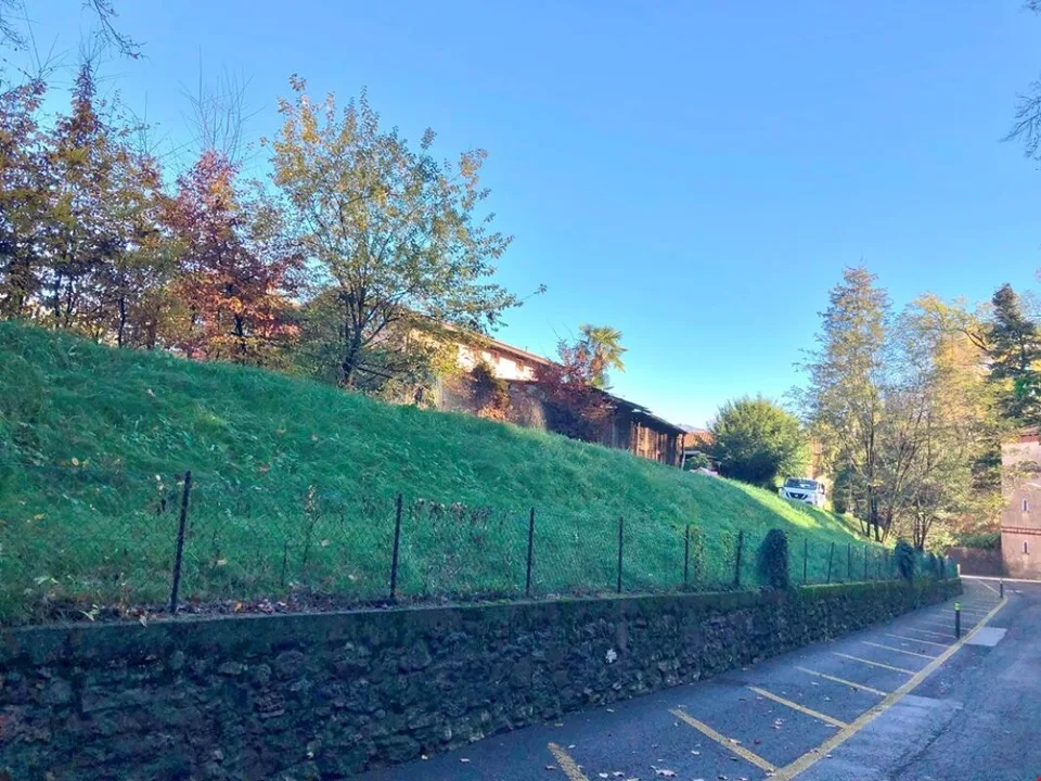 Terreno edificabile di 1'277 mq in centro paese