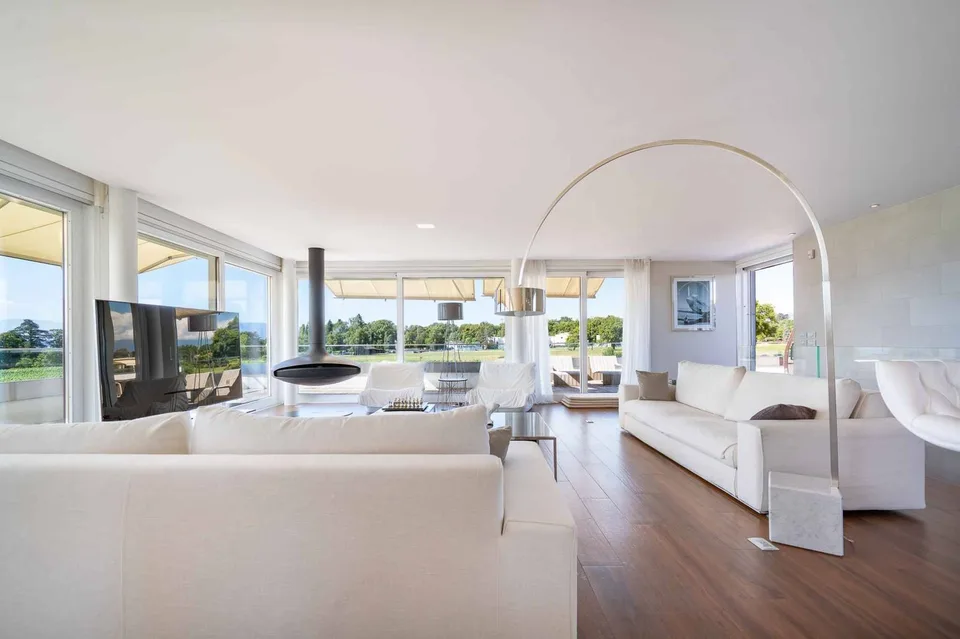 Somptueuse propriété avec piscine et vue panoramique sur le lac