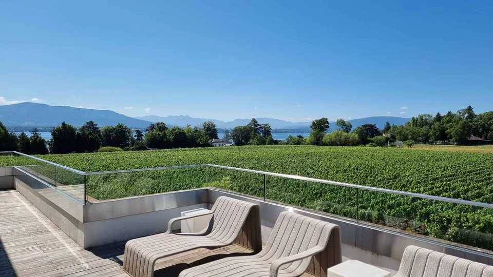 Somptueuse propriété avec piscine et vue panoramique sur le lac