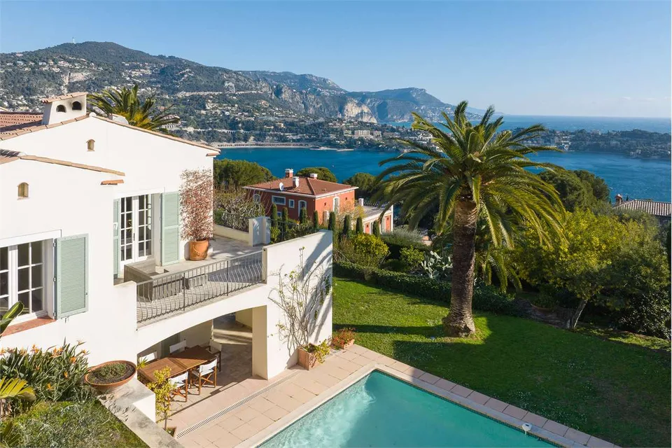 Villa donnant sur la baie de Villefranche