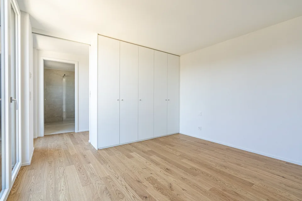 4,5 pièces neuf avec un généreux balcon – Foto 15 von 18