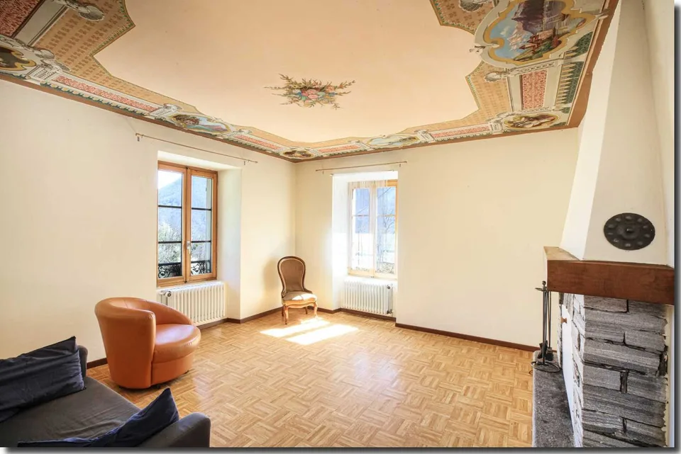 Historisches Gebäude sowie freistehendes Haus