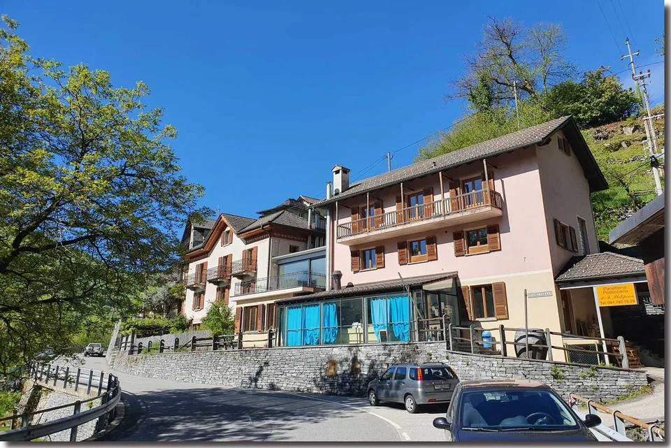 Historisches Gebäude, freistehendes Haus, Handwerkswerkstatt und Laden