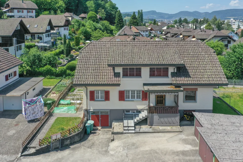 Gepflegtes Zweifamilienhaus zur Umnutzung als grosses Einfamilienhaus
