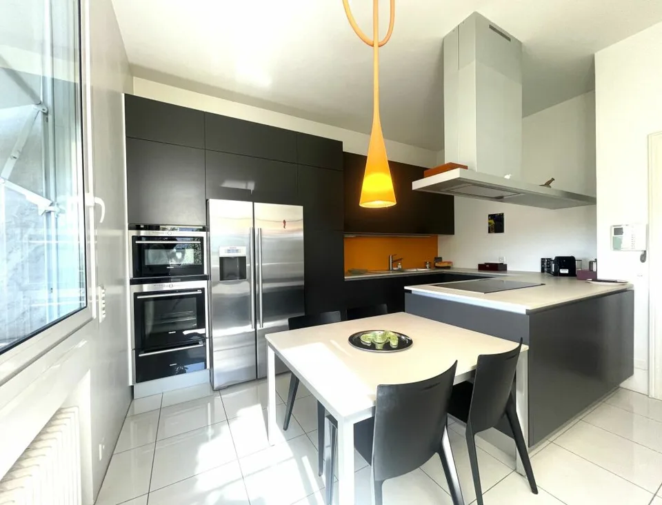 Prächtige renovierte Villa mit bebaubarem Grundstück – Foto 9 von 18