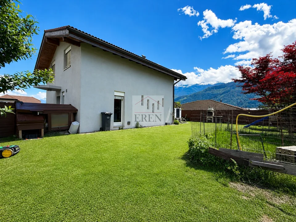 Einfamilienhaus mit 6 Zimmern, Garten-Rasen, Blick auf die Alpen, Südlage, mit Garage und 4 Parkplätzen – Foto 13 von 19