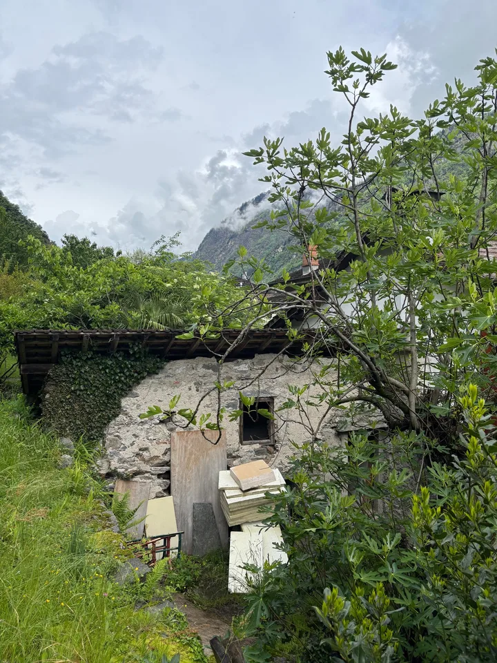 Casetta da ristrutturare con ripostiglio a Lostallo (GR) – foto 6 di 7